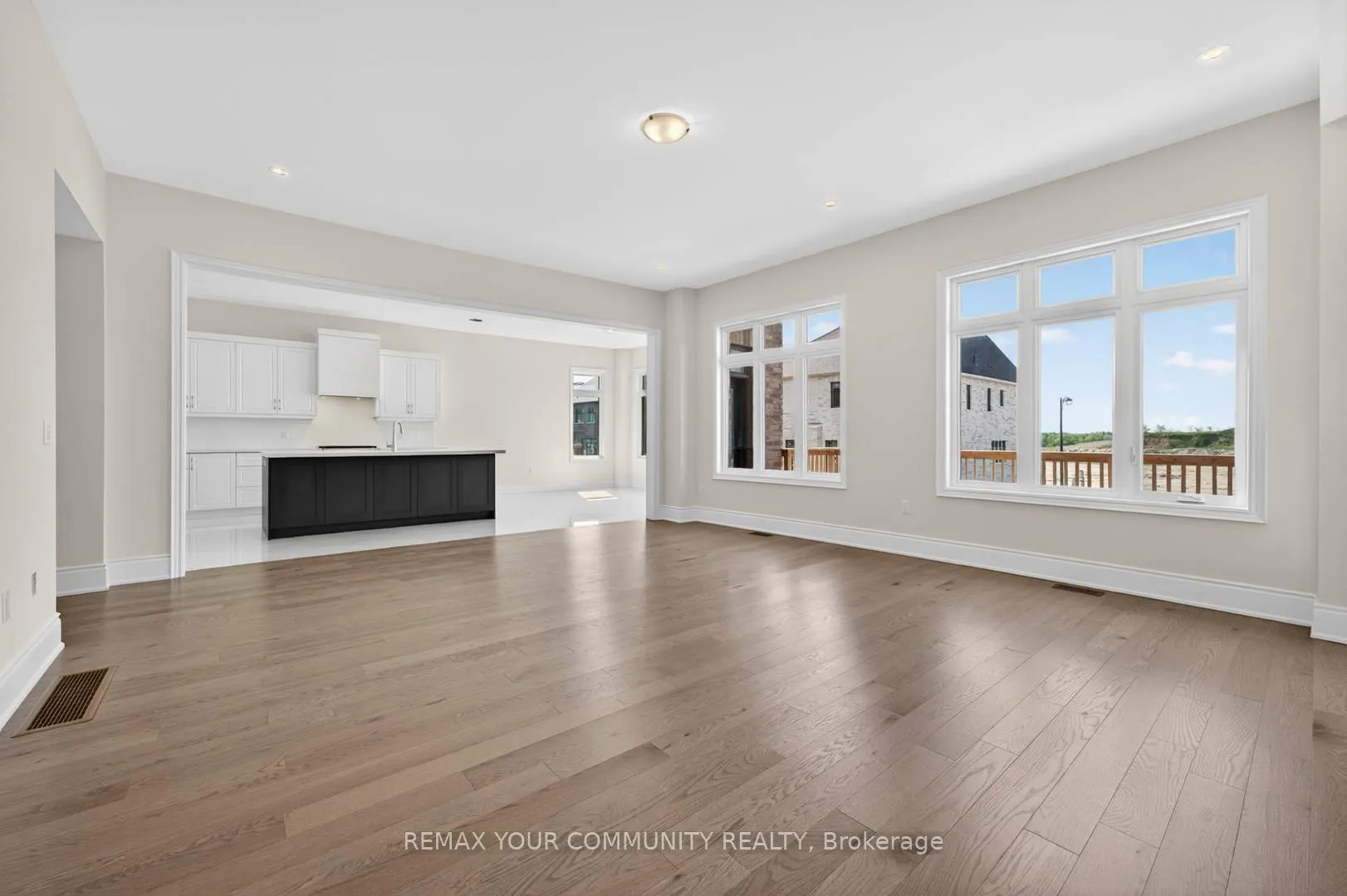 Photo 13 of 5 Garriock Hall Avenue, King, King City — HOMEH