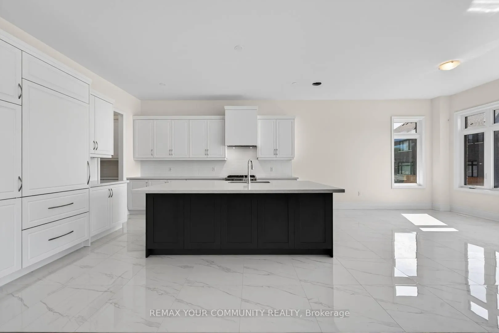Photo 14 of 5 Garriock Hall Avenue, King, King City — HOMEH