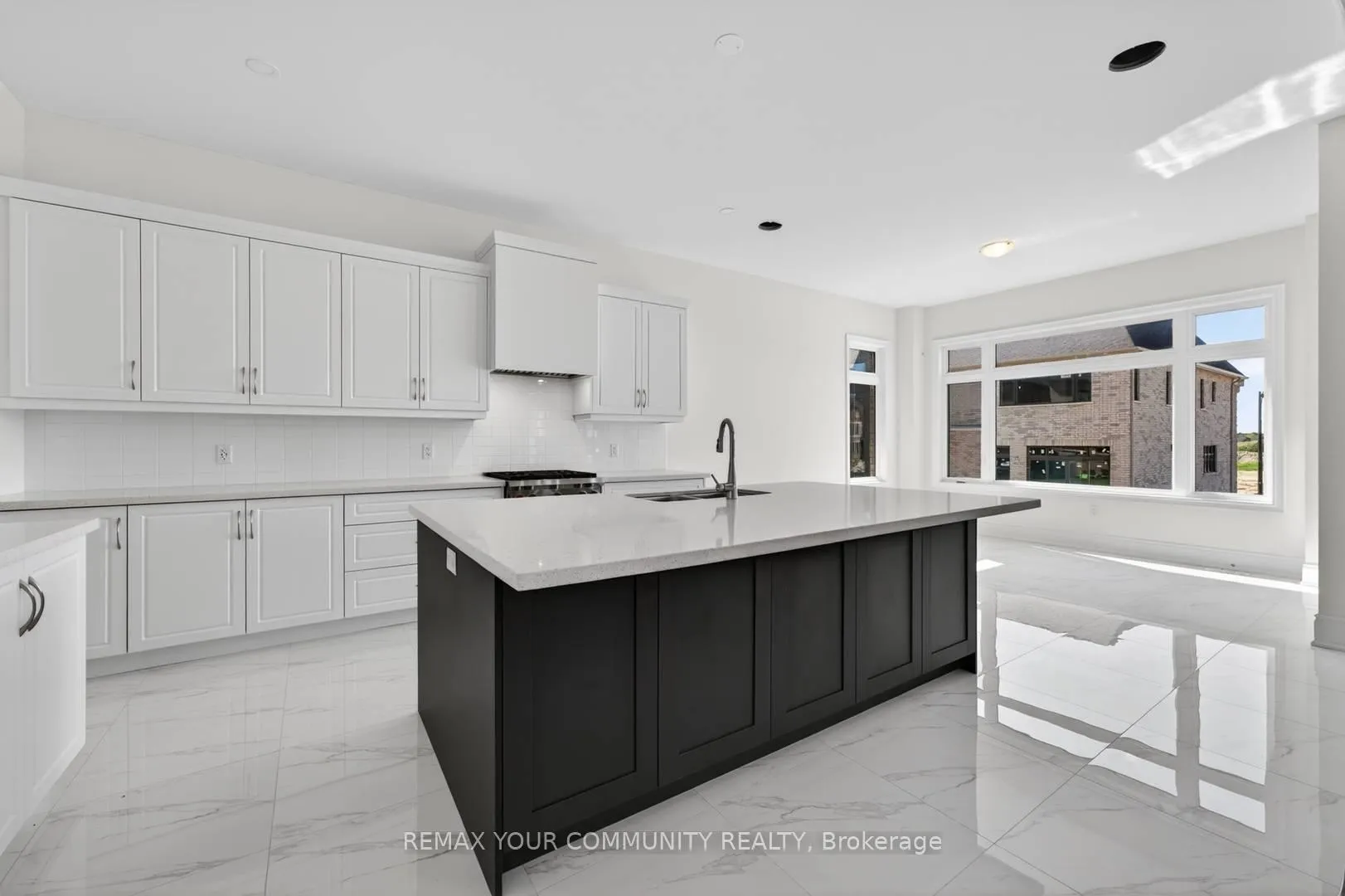 Photo 15 of 5 Garriock Hall Avenue, King, King City — HOMEH