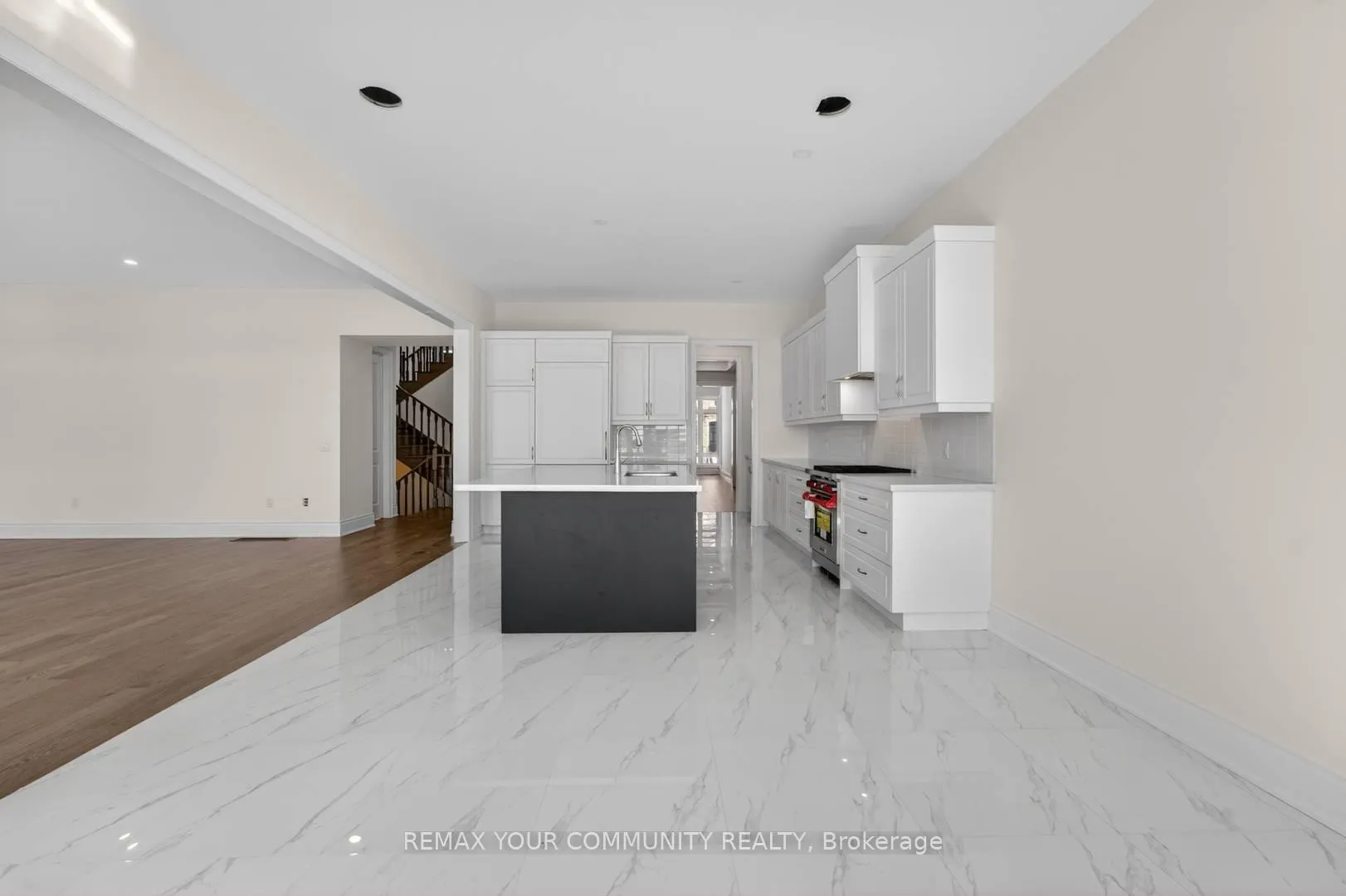 Photo 18 of 5 Garriock Hall Avenue, King, King City — HOMEH