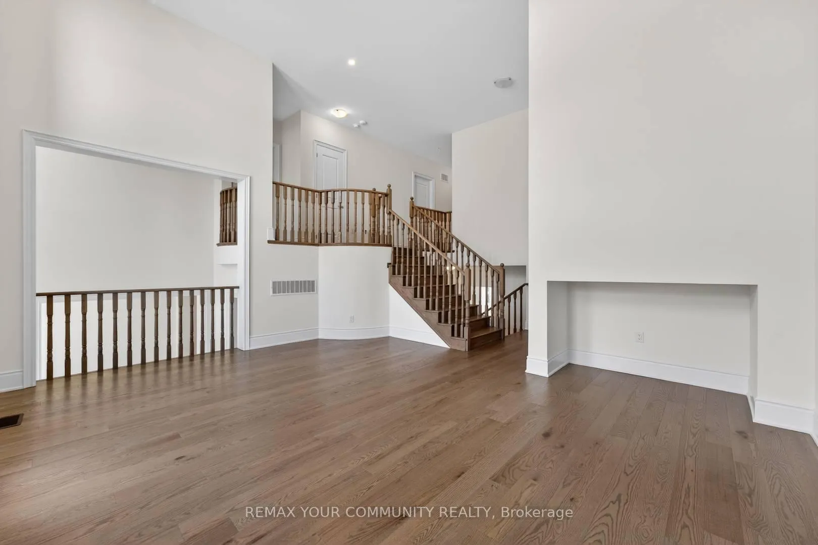 Photo 27 of 5 Garriock Hall Avenue, King, King City — HOMEH