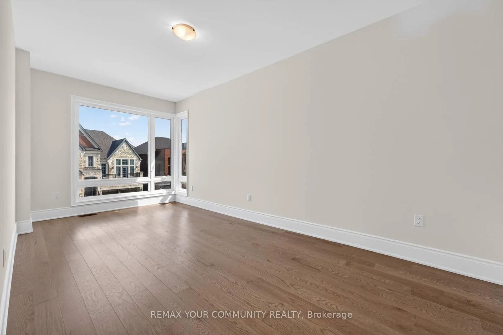 Photo 29 of 5 Garriock Hall Avenue, King, King City — HOMEH