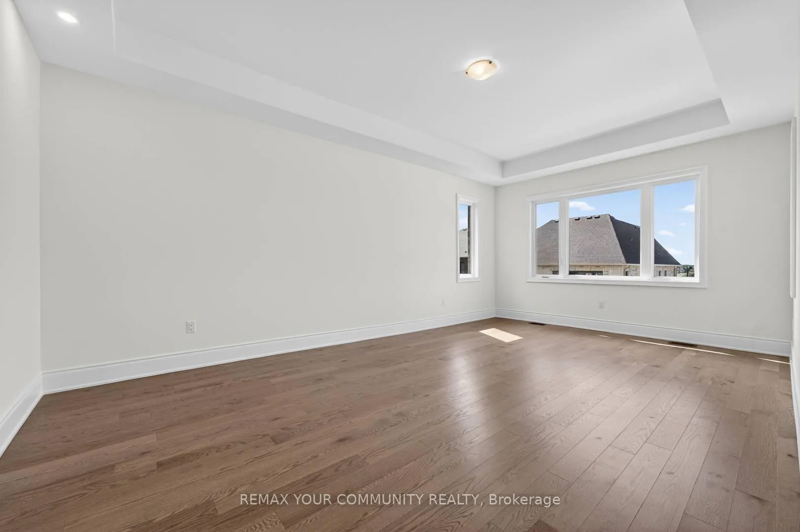 Photo 33 of 5 Garriock Hall Avenue, King, King City — HOMEH