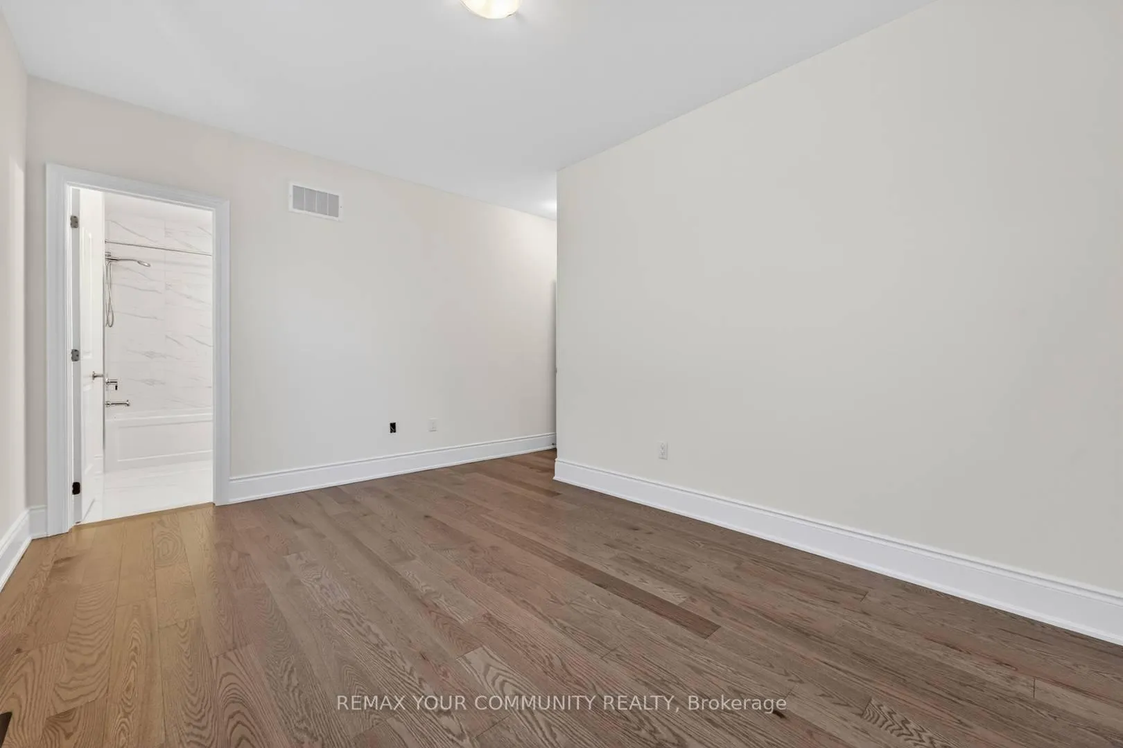 Photo 36 of 5 Garriock Hall Avenue, King, King City — HOMEH