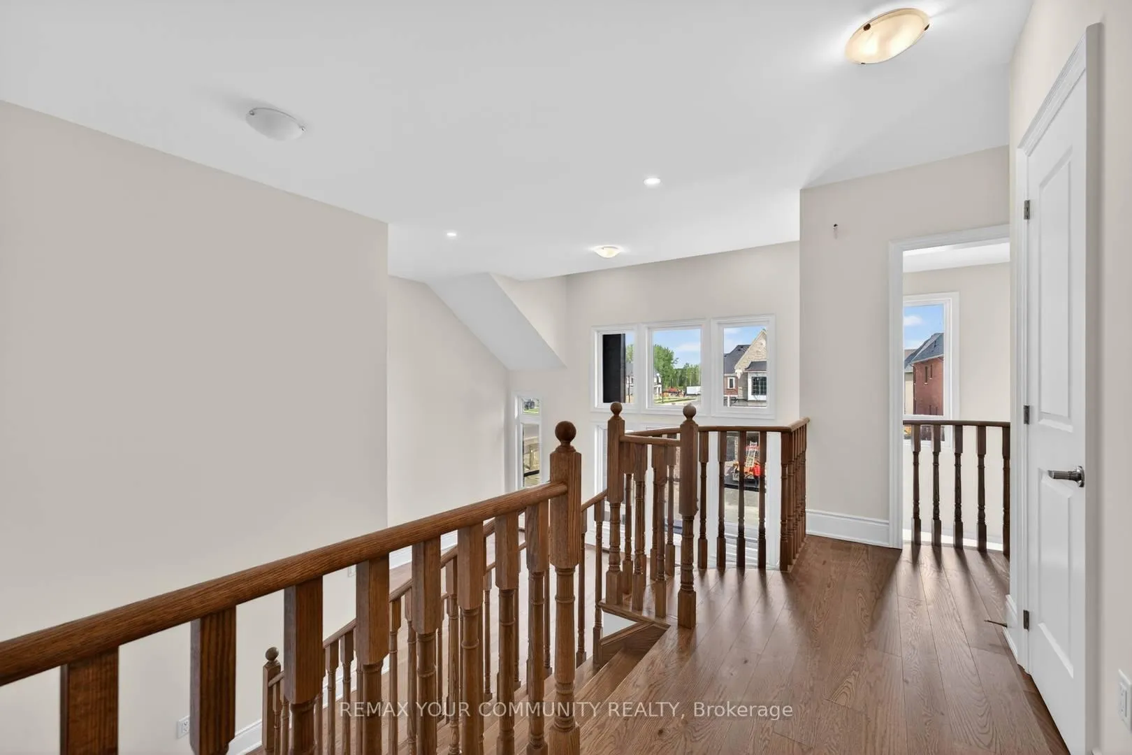 Photo 39 of 5 Garriock Hall Avenue, King, King City — HOMEH