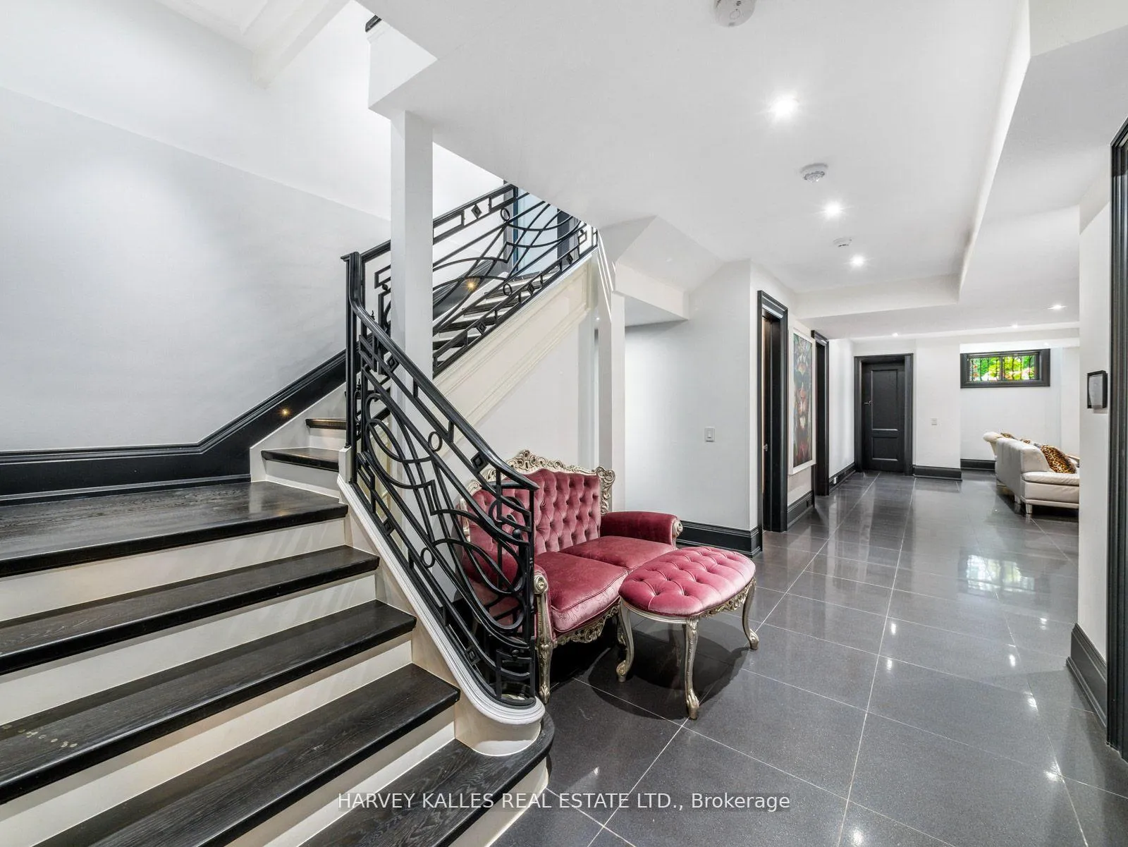 Photo 33 of 327 Cortleigh Boulevard, Toronto, Bedford Park-Nortown — HOMEH