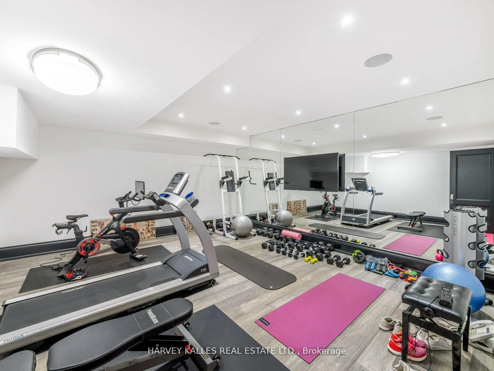 Photo 35 of 327 Cortleigh Boulevard, Toronto, Bedford Park-Nortown — HOMEH