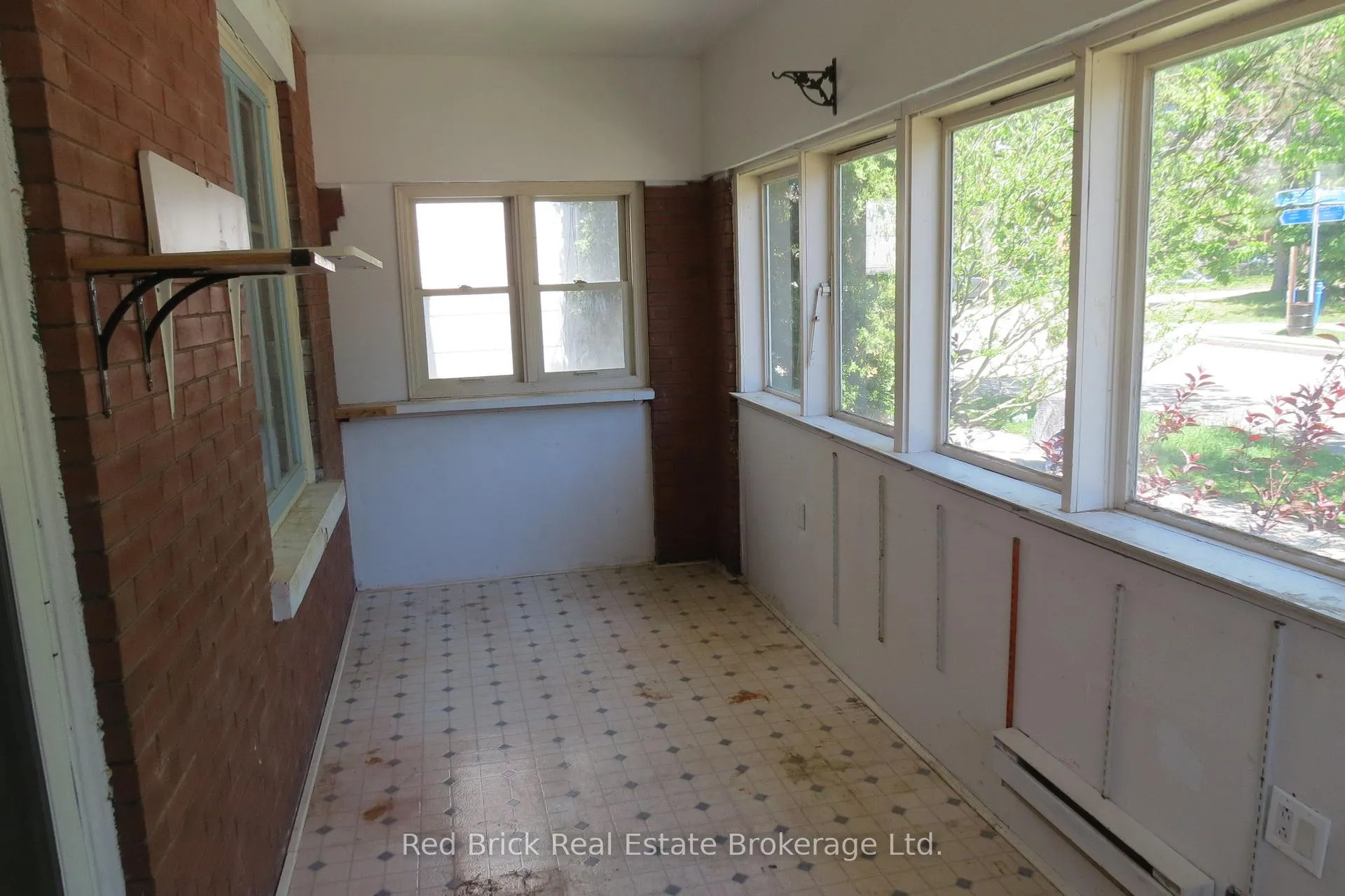 Photo 14 of 48 John Street W, Waterloo — HOMEH