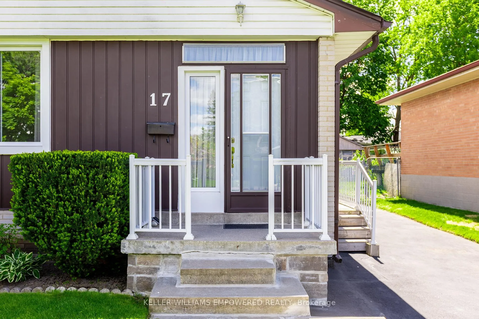 Photo 2 of 17 Checkendon Drive, Etobicoke, Rexdale-Kipling — HOMEH
