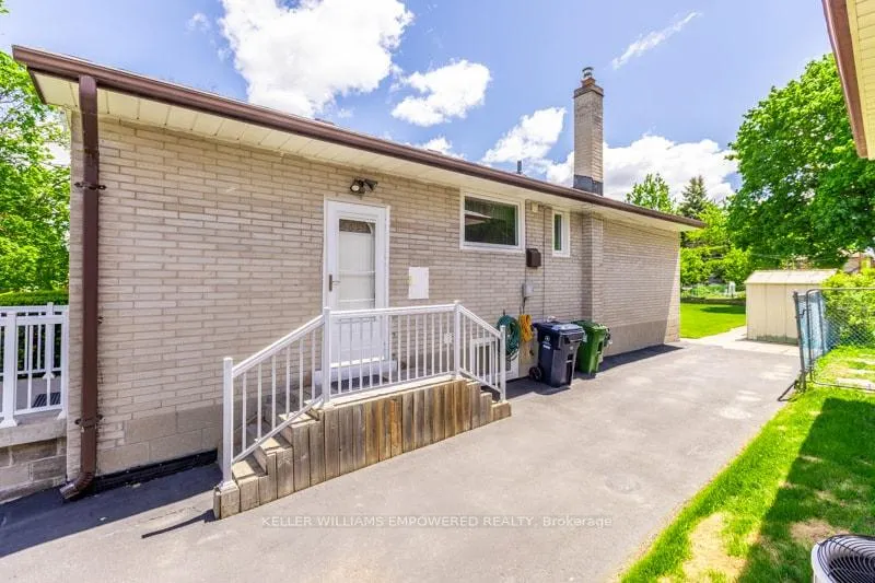 Photo 3 of 17 Checkendon Drive, Etobicoke, Rexdale-Kipling — HOMEH