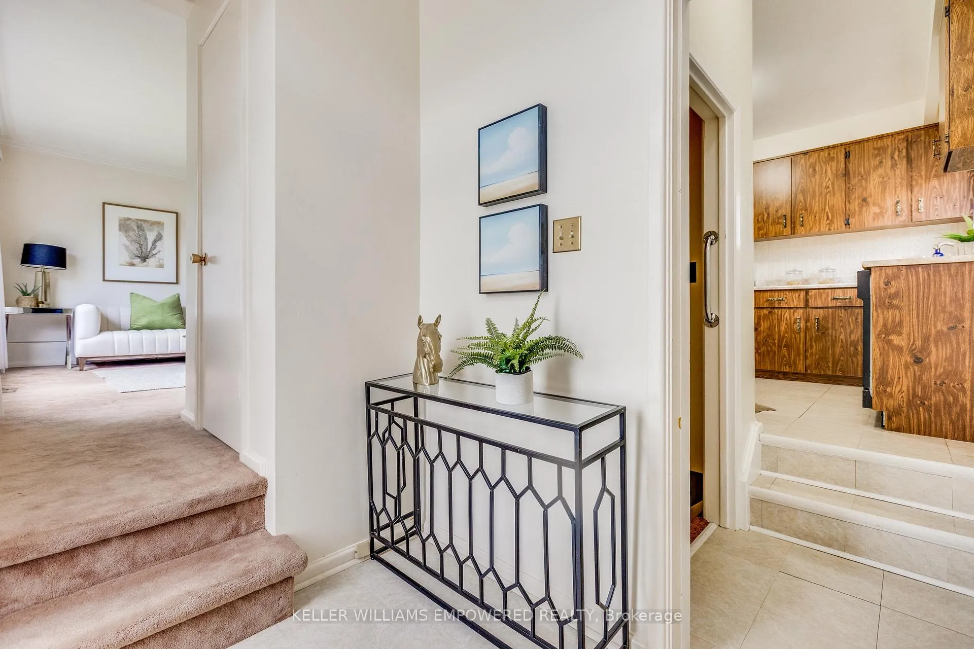 Photo 4 of 17 Checkendon Drive, Etobicoke, Rexdale-Kipling — HOMEH