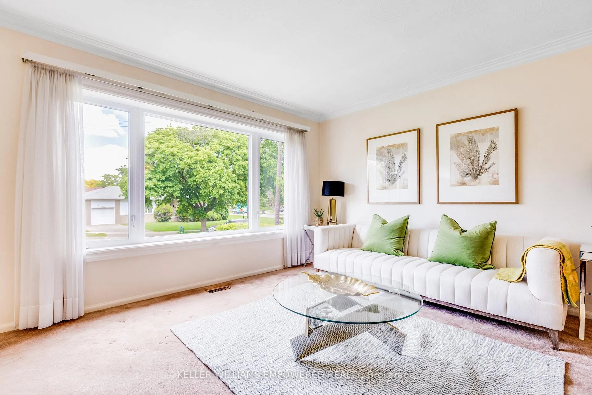 Photo 6 of 17 Checkendon Drive, Etobicoke, Rexdale-Kipling — HOMEH