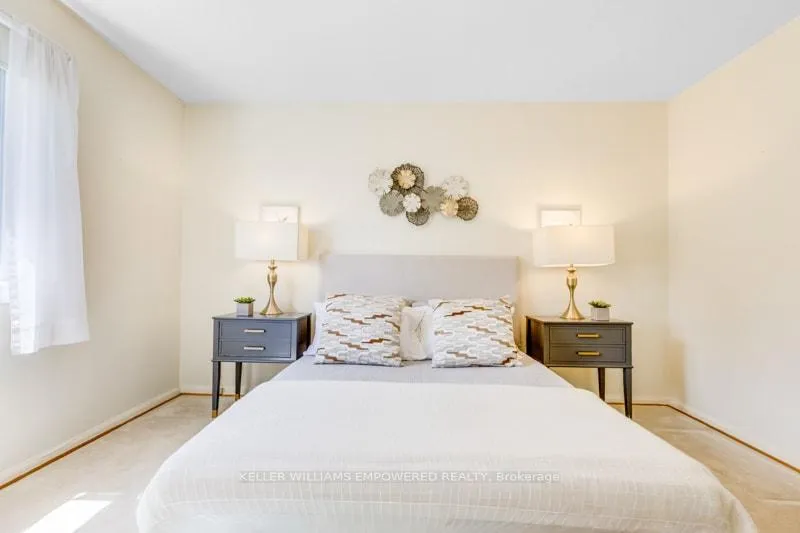 Photo 12 of 17 Checkendon Drive, Etobicoke, Rexdale-Kipling — HOMEH