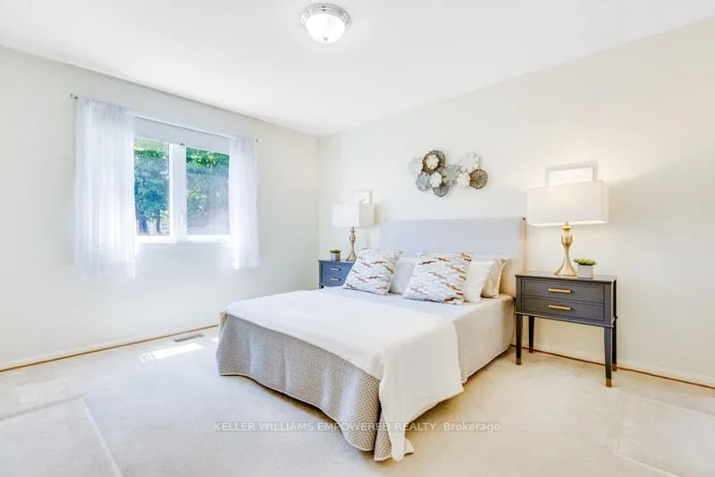 Photo 13 of 17 Checkendon Drive, Etobicoke, Rexdale-Kipling — HOMEH