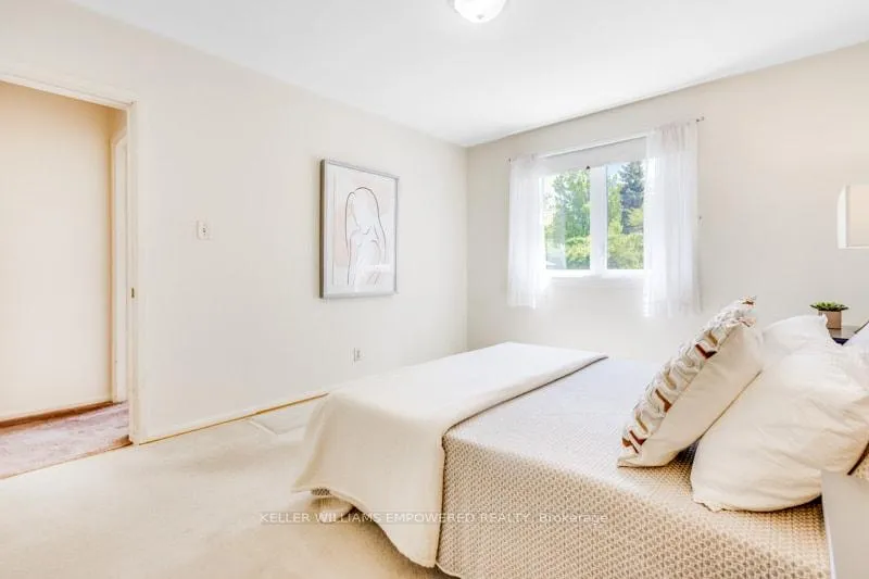 Photo 14 of 17 Checkendon Drive, Etobicoke, Rexdale-Kipling — HOMEH