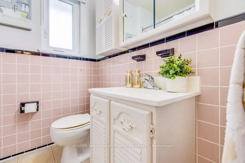 Photo 18 of 17 Checkendon Drive, Etobicoke, Rexdale-Kipling — HOMEH
