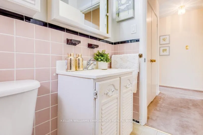 Photo 19 of 17 Checkendon Drive, Etobicoke, Rexdale-Kipling — HOMEH