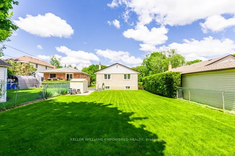 Photo 25 of 17 Checkendon Drive, Etobicoke, Rexdale-Kipling — HOMEH