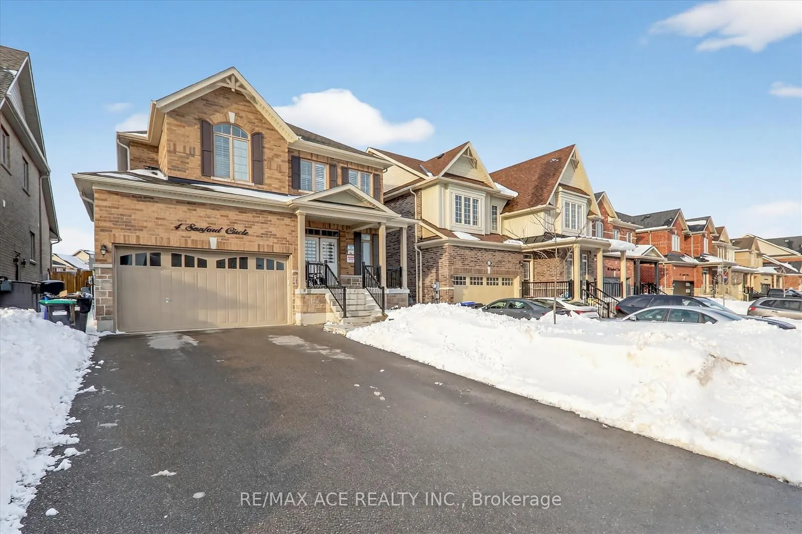 Photo 2 of 4 Sanford Circle, Springwater, Minesing — HOMEH