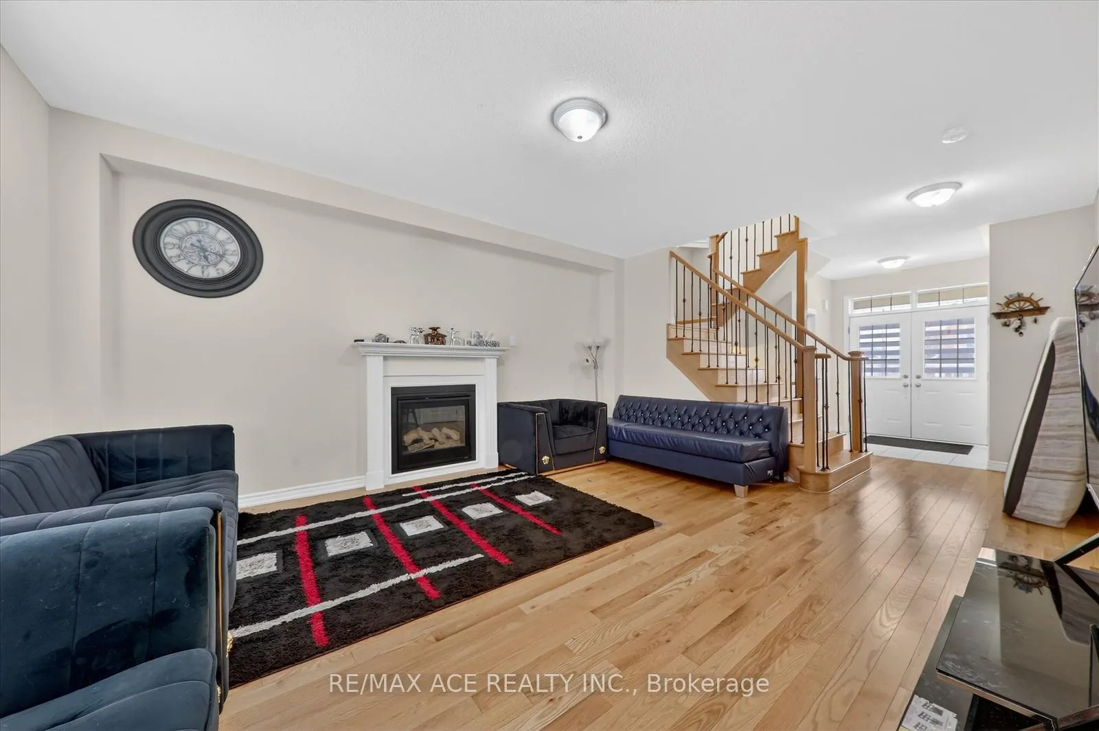 Photo 7 of 4 Sanford Circle, Springwater, Minesing — HOMEH