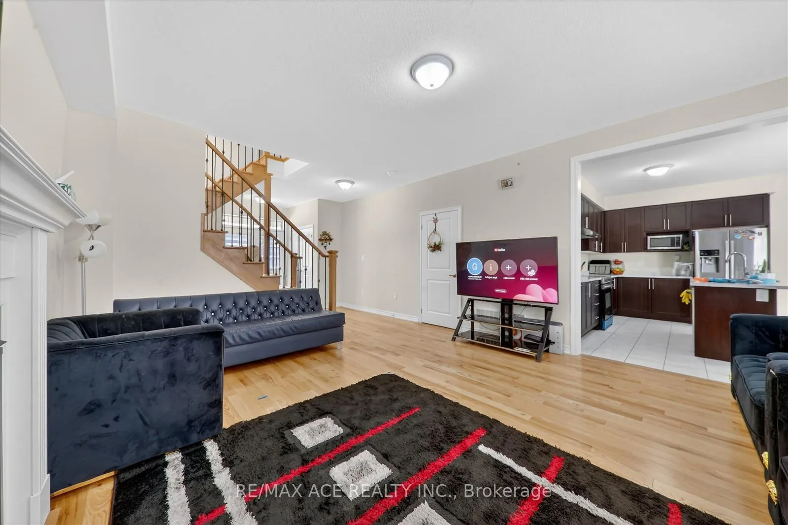 Photo 8 of 4 Sanford Circle, Springwater, Minesing — HOMEH