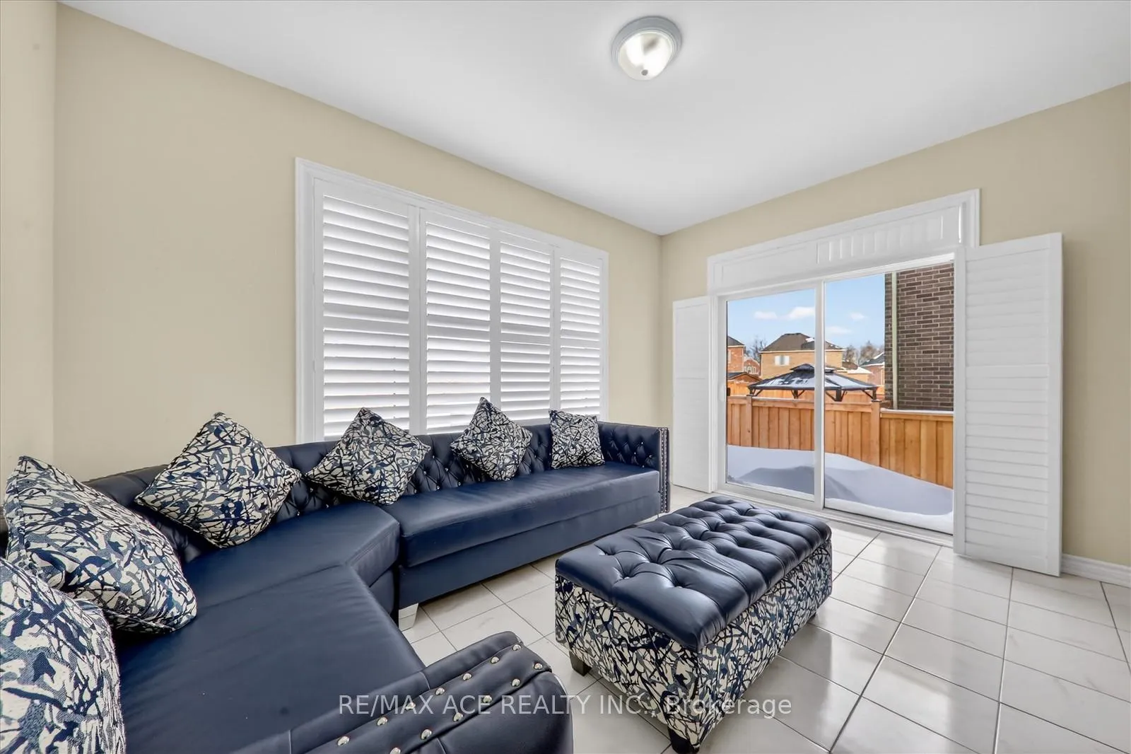 Photo 13 of 4 Sanford Circle, Springwater, Minesing — HOMEH