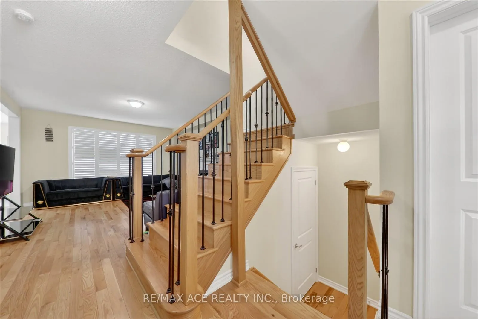 Photo 16 of 4 Sanford Circle, Springwater, Minesing — HOMEH