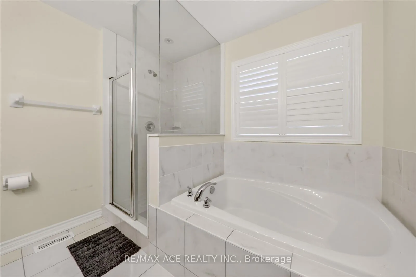 Photo 24 of 4 Sanford Circle, Springwater, Minesing — HOMEH