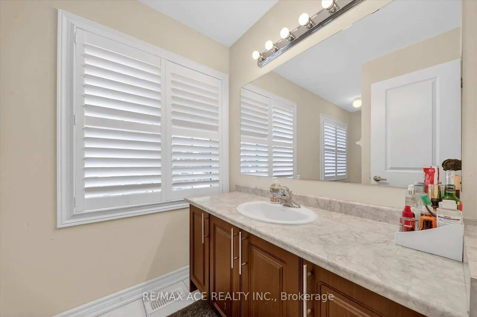 Photo 29 of 4 Sanford Circle, Springwater, Minesing — HOMEH