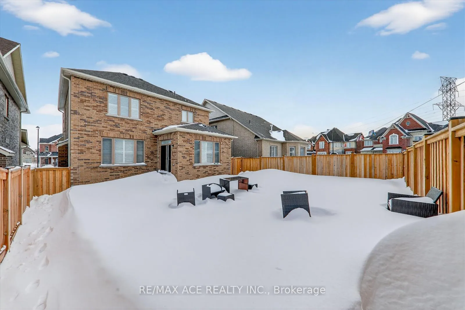 Photo 33 of 4 Sanford Circle, Springwater, Minesing — HOMEH
