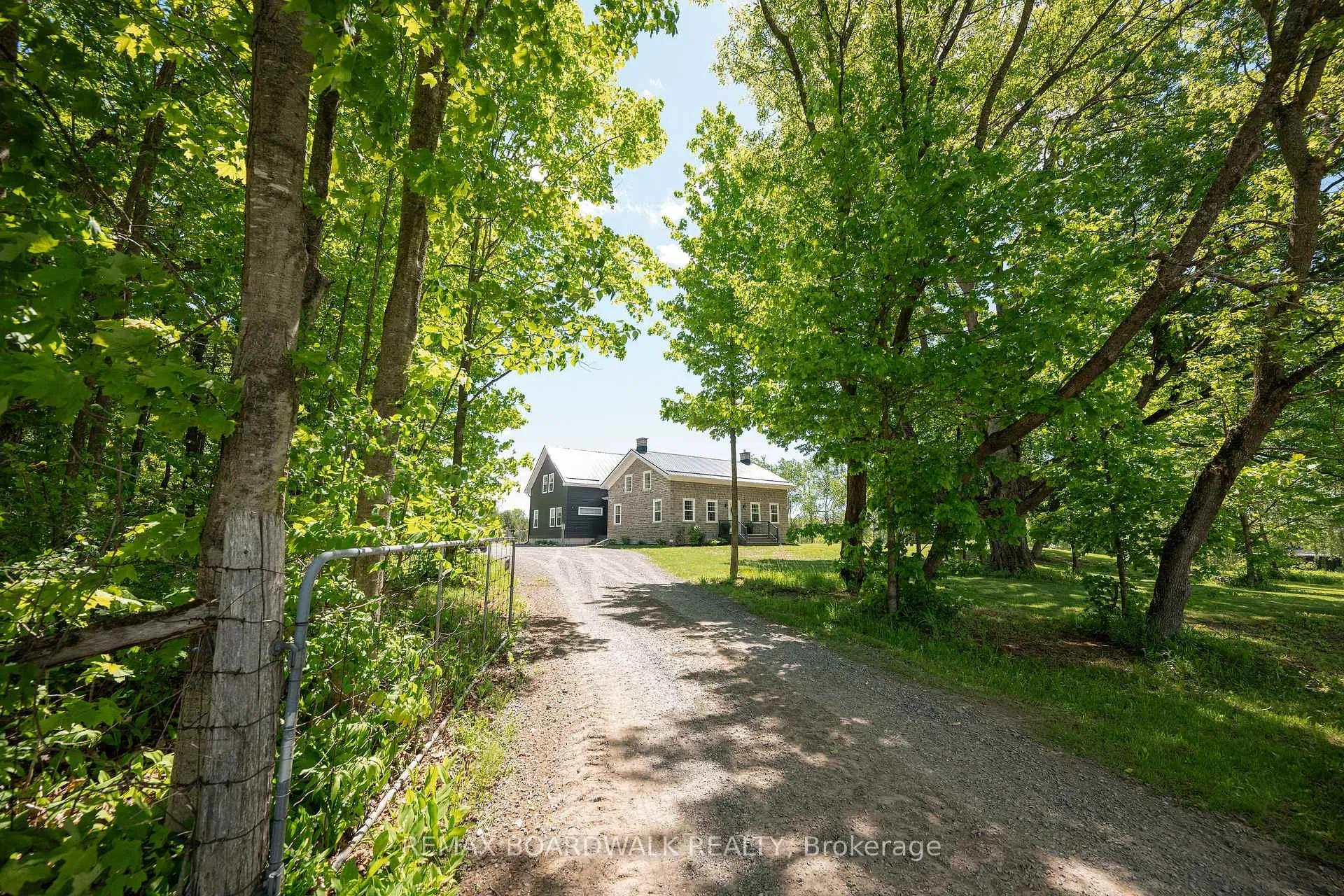 Photo 1 of 4701 4th Concession Road, Augusta, Augusta Twp — HOMEH