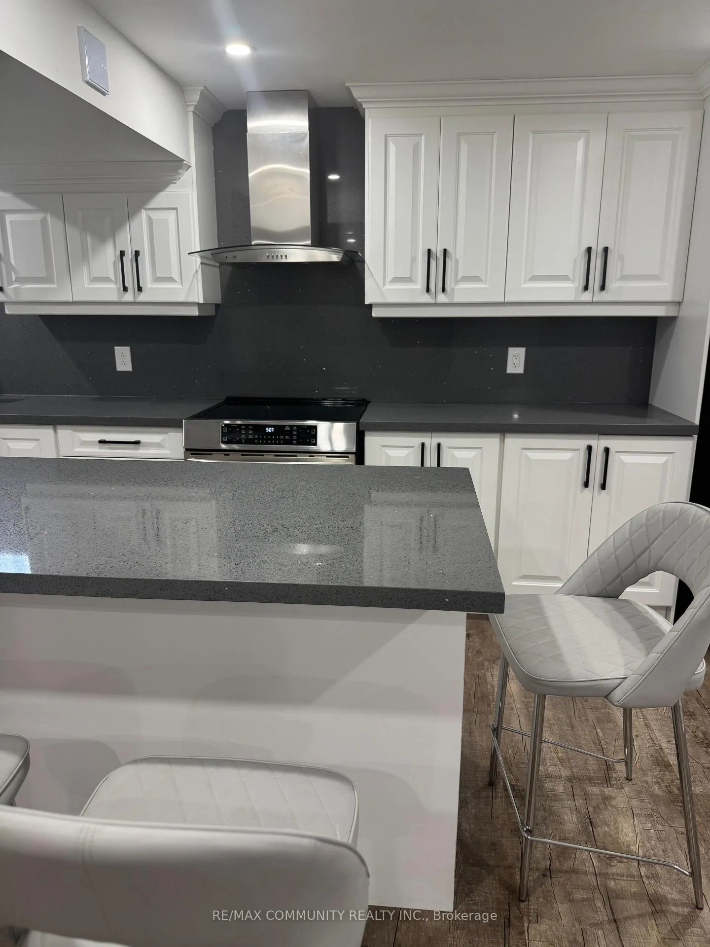 Photo 3 of 50 Barchard Street, Clarington, Newcastle — HOMEH