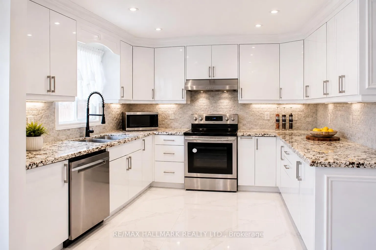 Photo 20 of 92 Weldrick Road E, Richmond Hill, Harding — HOMEH