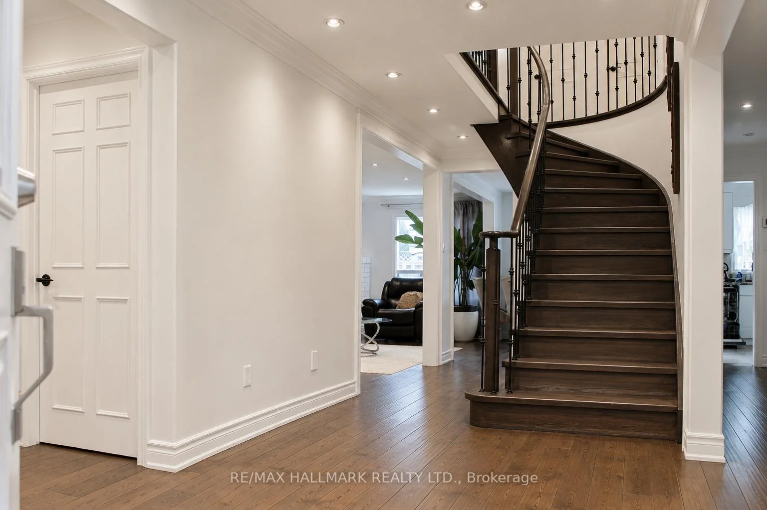 Photo 5 of 92 Weldrick Road E, Richmond Hill, Harding — HOMEH