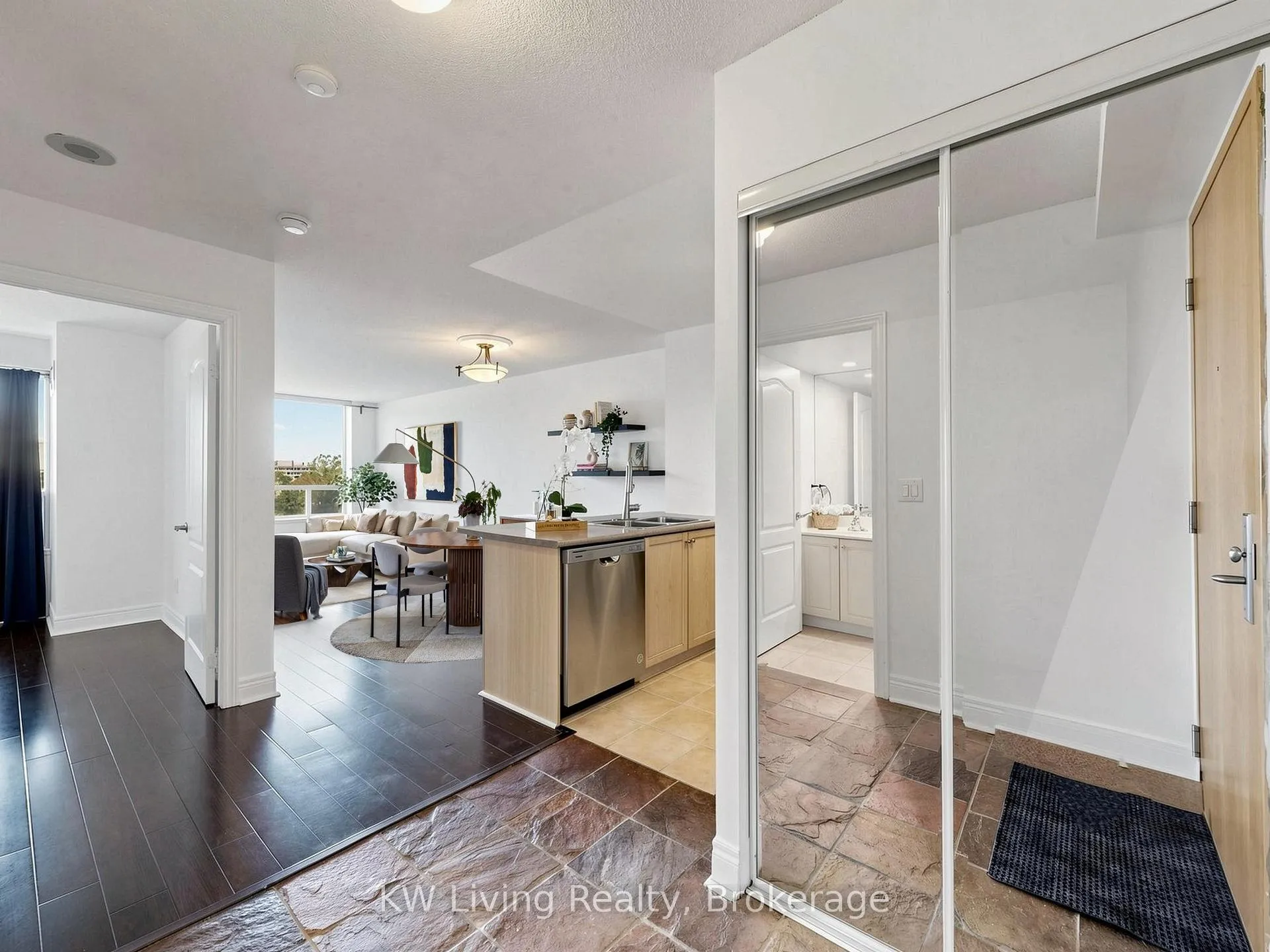 Photo 6 of Unit 219, 62 Suncrest Boulevard, Markham, Commerce Valley — HOMEH
