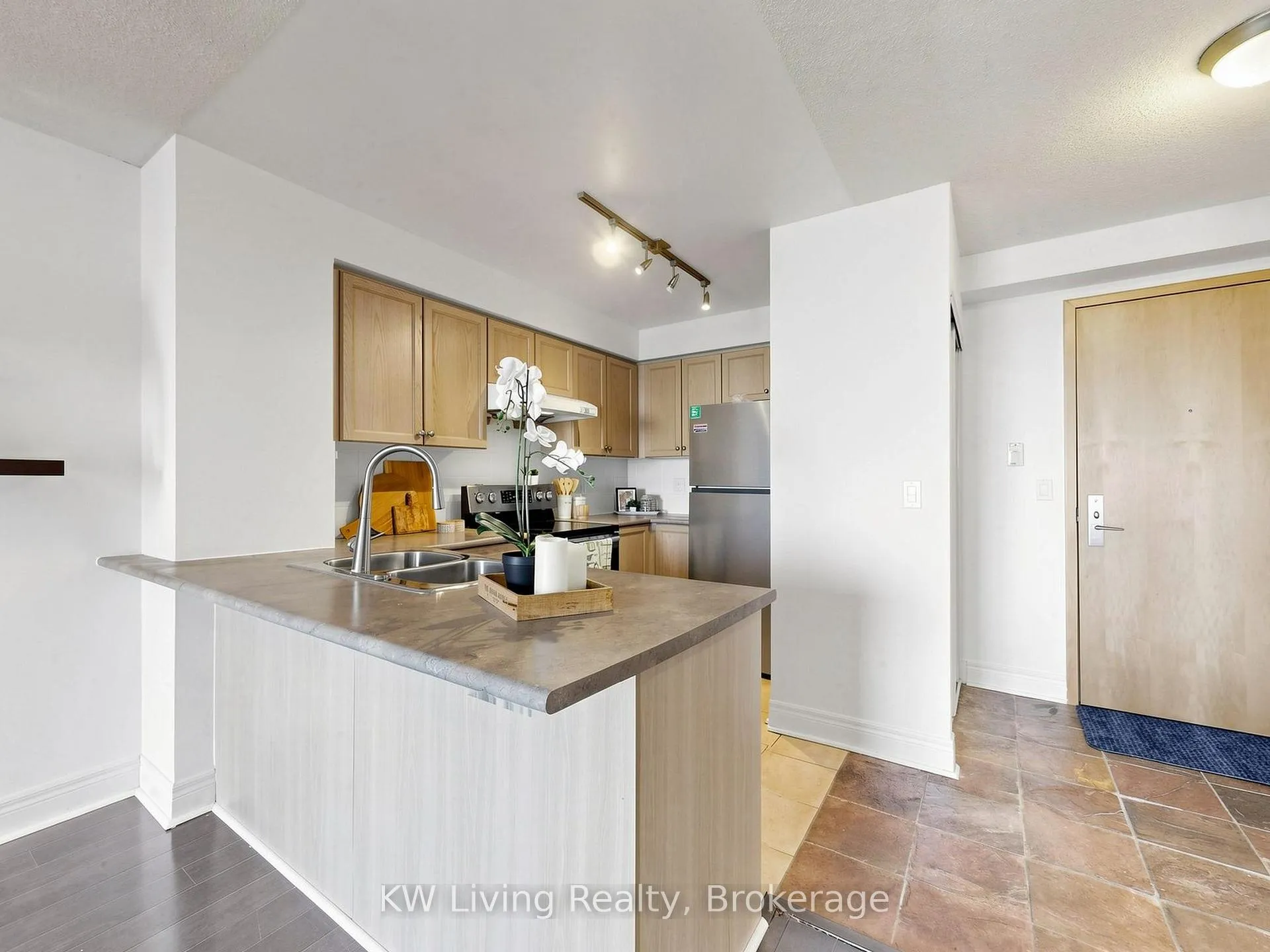 Photo 10 of Unit 219, 62 Suncrest Boulevard, Markham, Commerce Valley — HOMEH