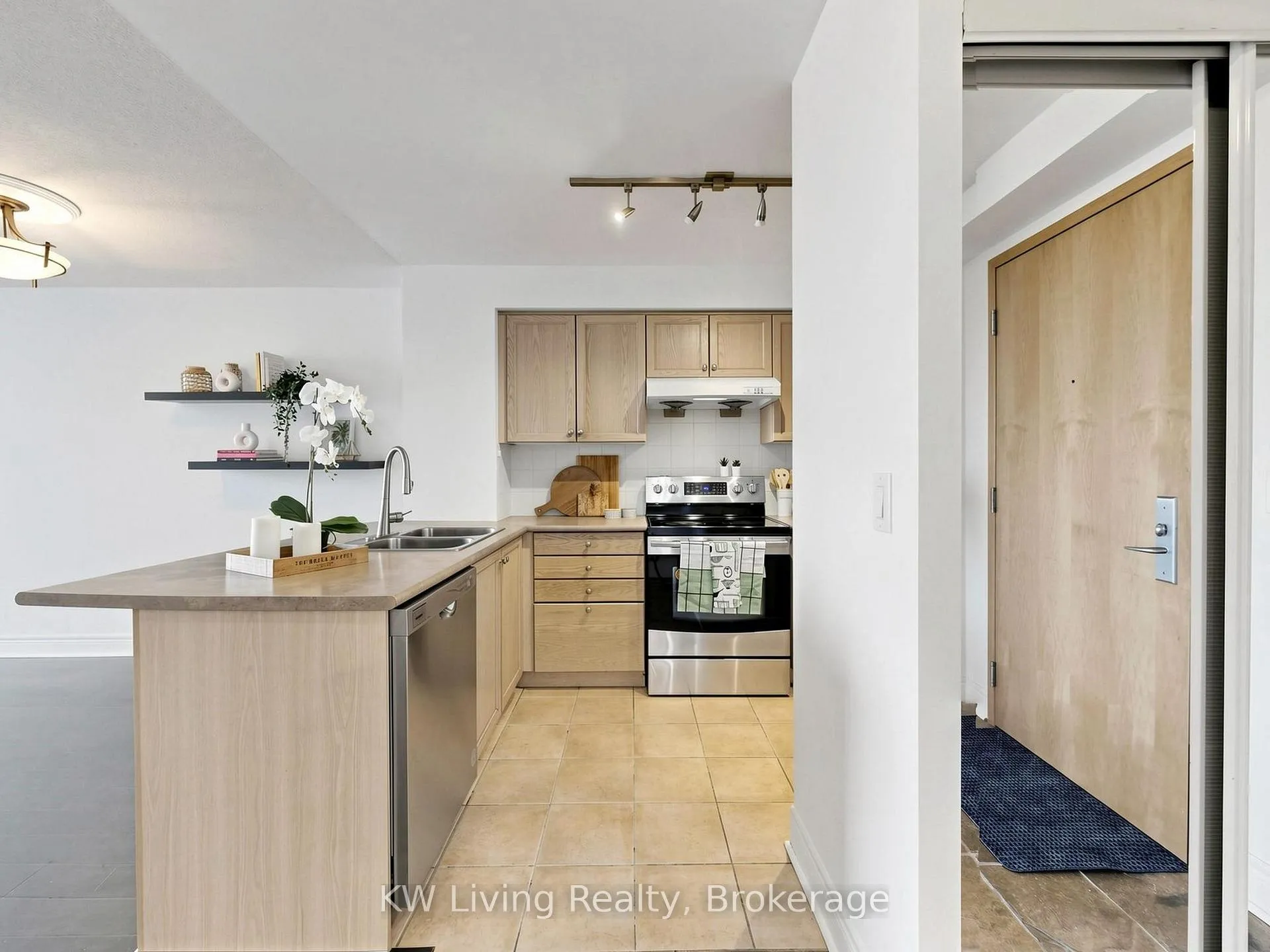 Photo 12 of Unit 219, 62 Suncrest Boulevard, Markham, Commerce Valley — HOMEH