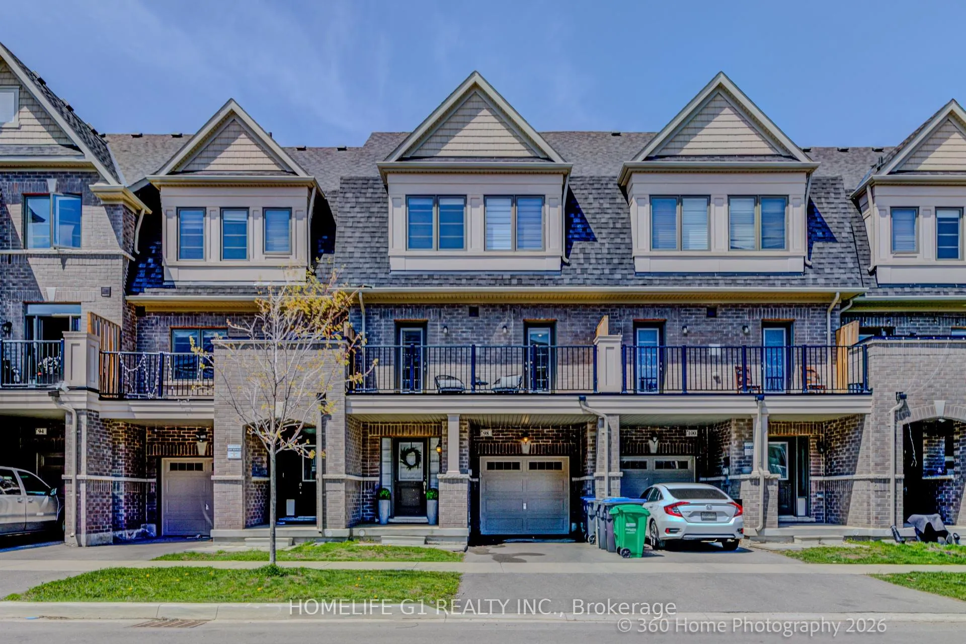 Front of 98 Fruitvale Circle