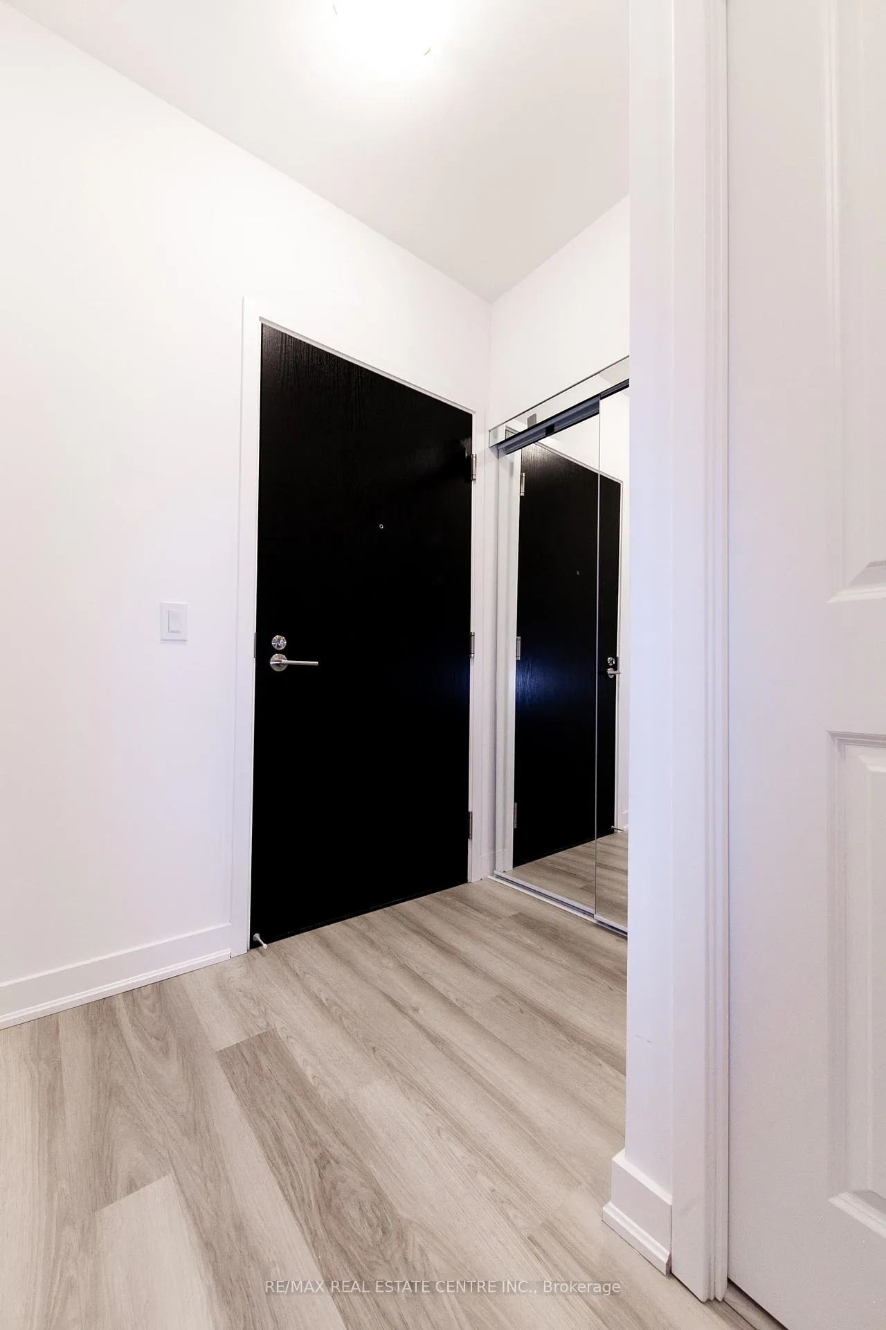 Photo 10 of Unit 414, 2007 James Street, Burlington, Brant — HOMEH