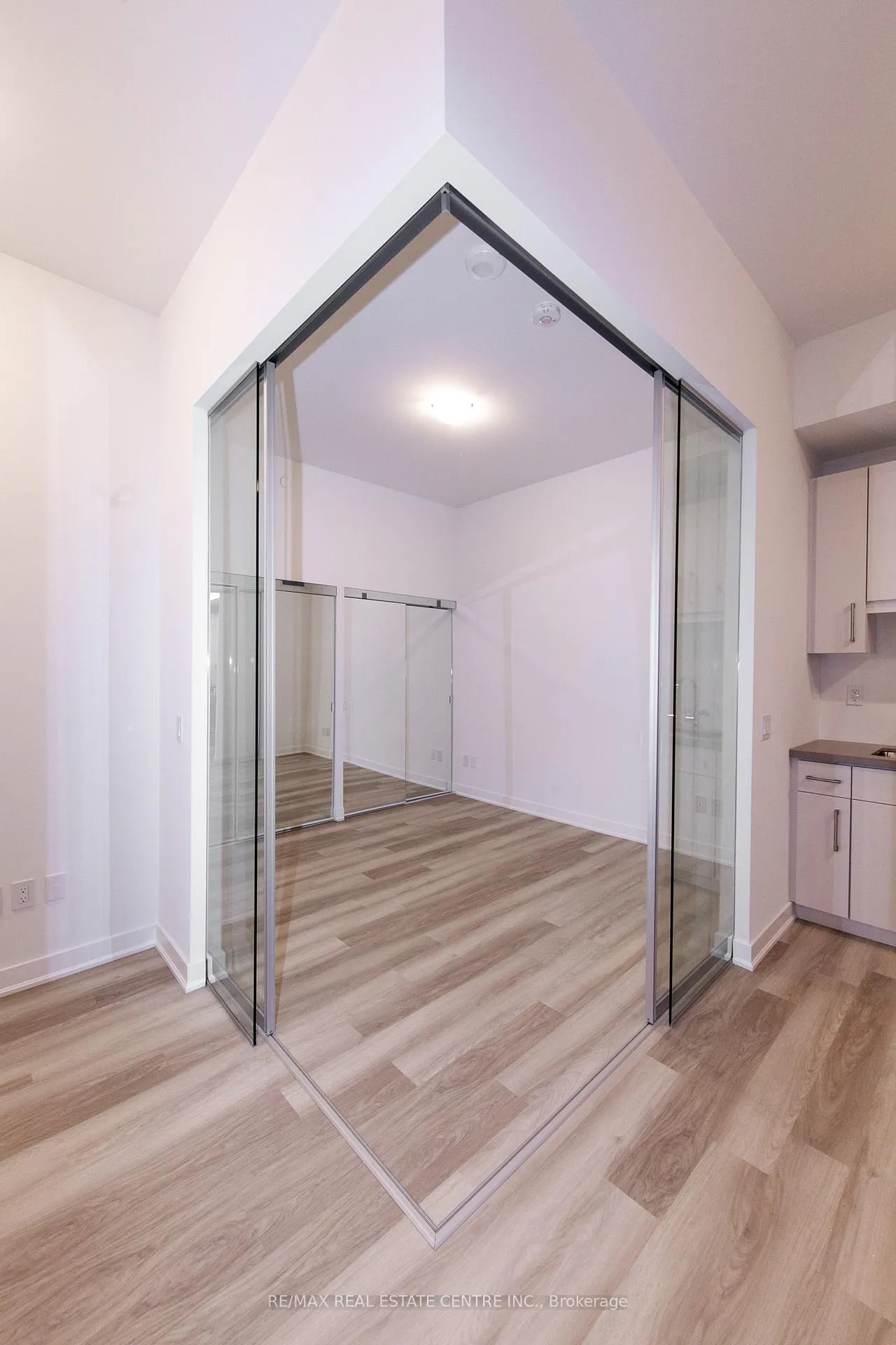 Photo 16 of Unit 414, 2007 James Street, Burlington, Brant — HOMEH