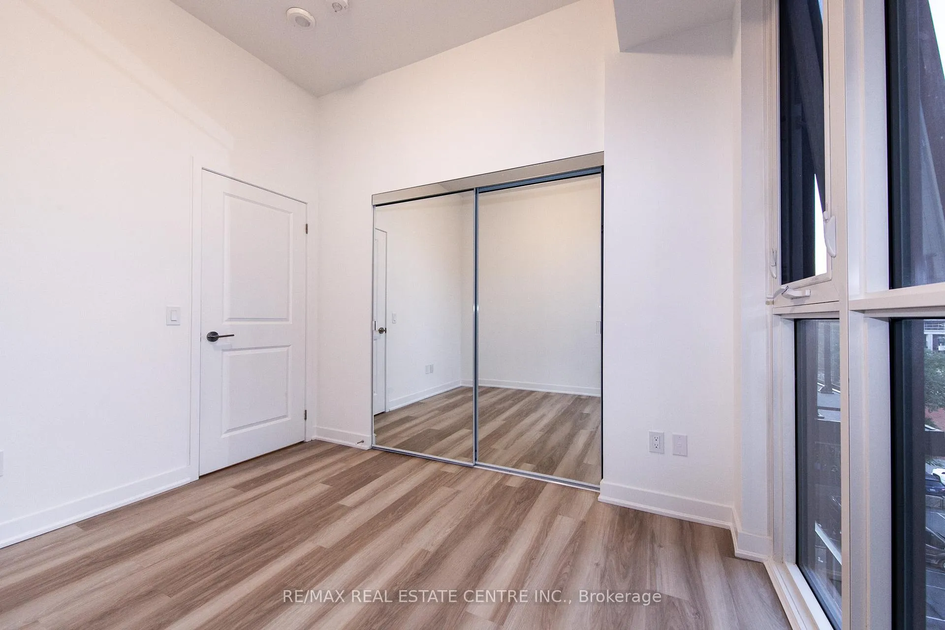 Photo 18 of Unit 414, 2007 James Street, Burlington, Brant — HOMEH