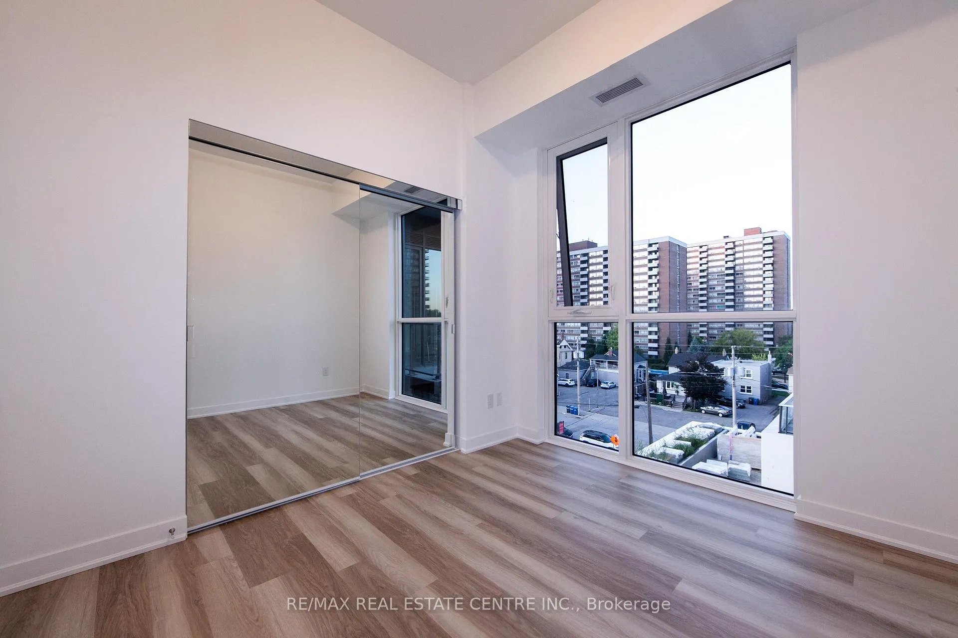 Photo 19 of Unit 414, 2007 James Street, Burlington, Brant — HOMEH
