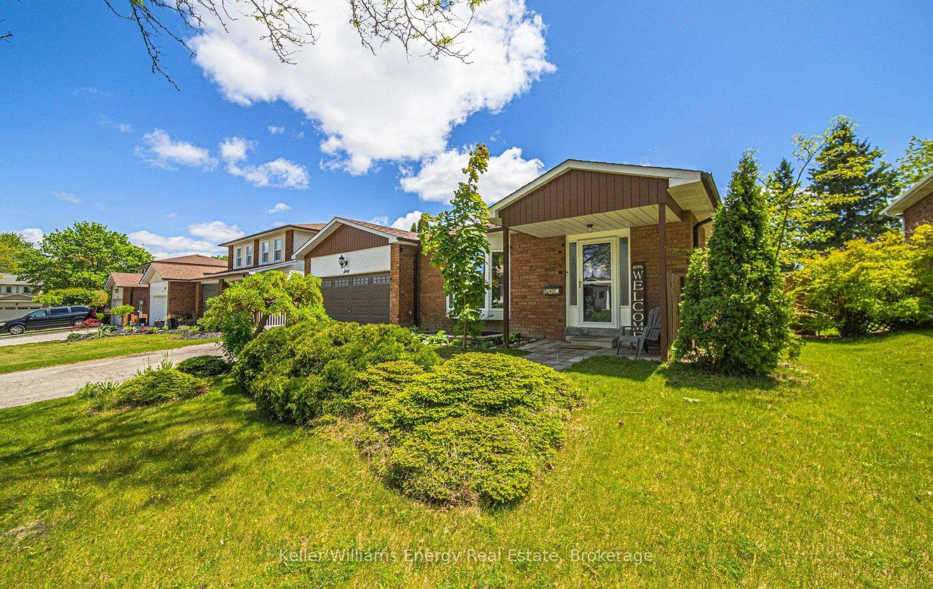 Photo 3 of 60 Habitant Crescent, Whitby, Lynde Creek — HOMEH