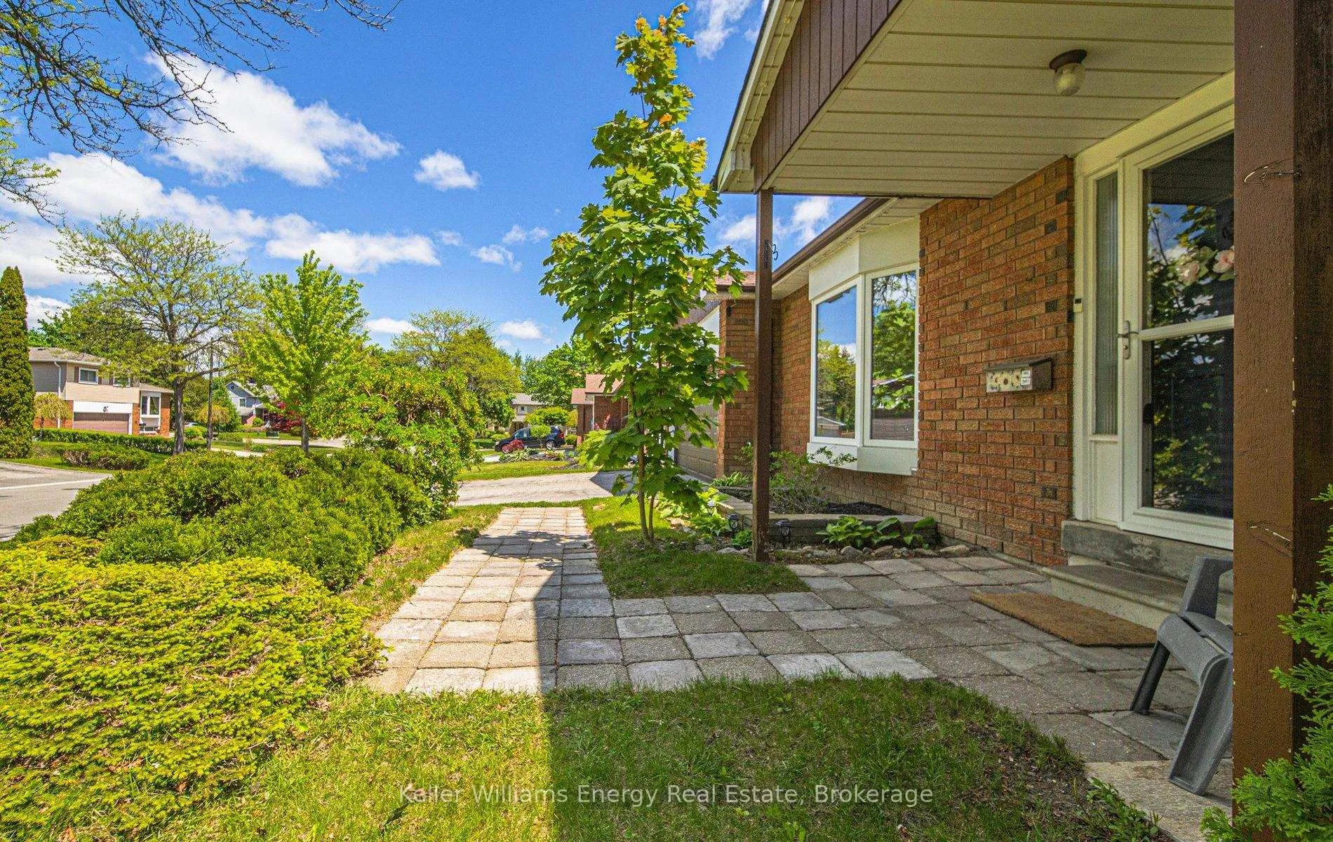 Photo 4 of 60 Habitant Crescent, Whitby, Lynde Creek — HOMEH