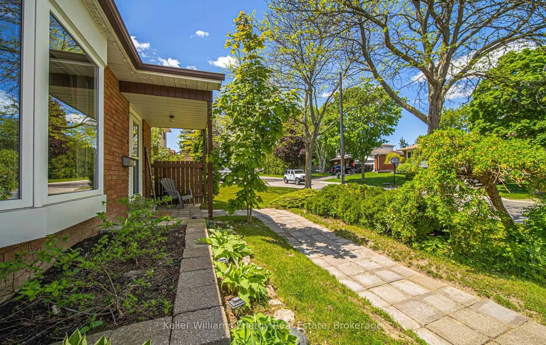 Photo 5 of 60 Habitant Crescent, Whitby, Lynde Creek — HOMEH