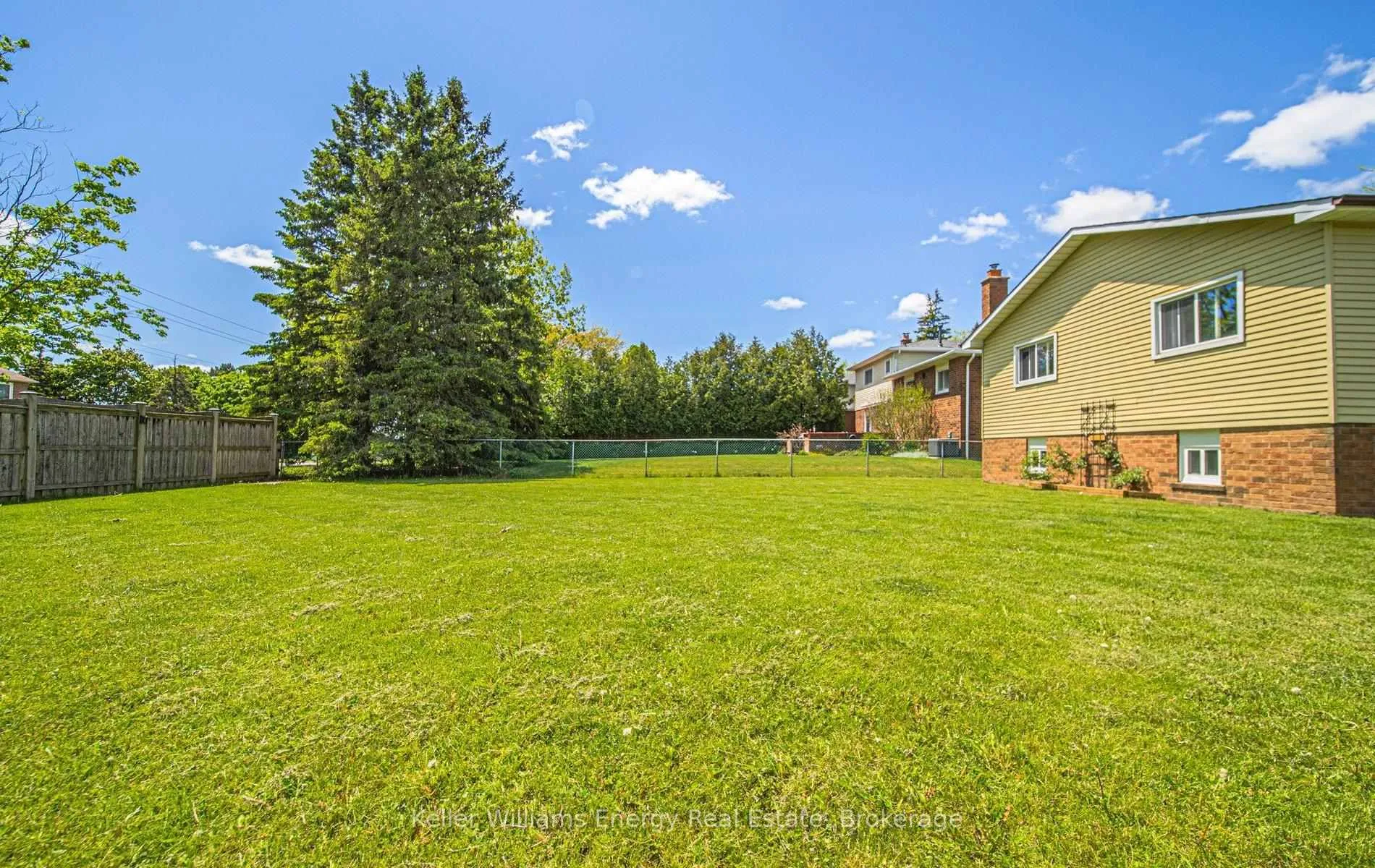 Photo 9 of 60 Habitant Crescent, Whitby, Lynde Creek — HOMEH