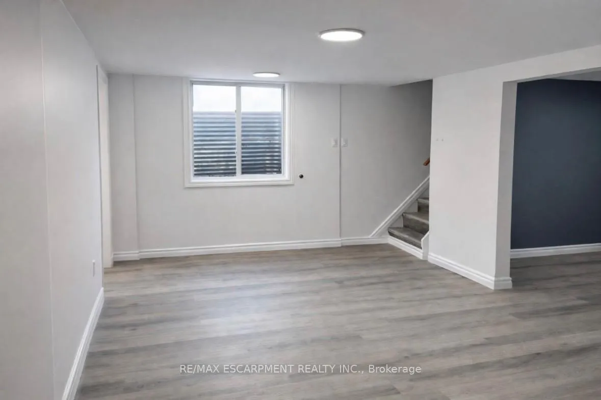 Photo 3 of Unit LOWER, 23 Ivanhoe Road, Brantford, Brier Park — HOMEH