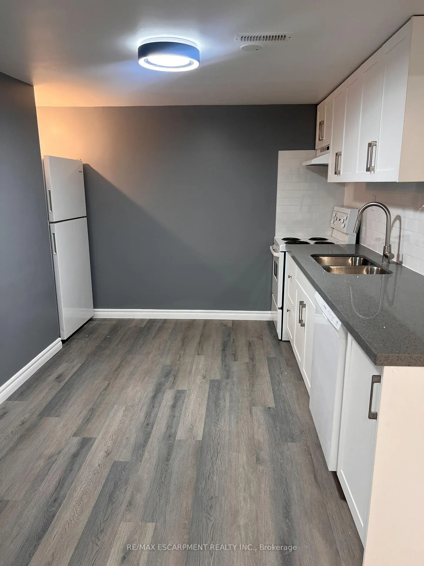 Photo 5 of Unit LOWER, 23 Ivanhoe Road, Brantford, Brier Park — HOMEH