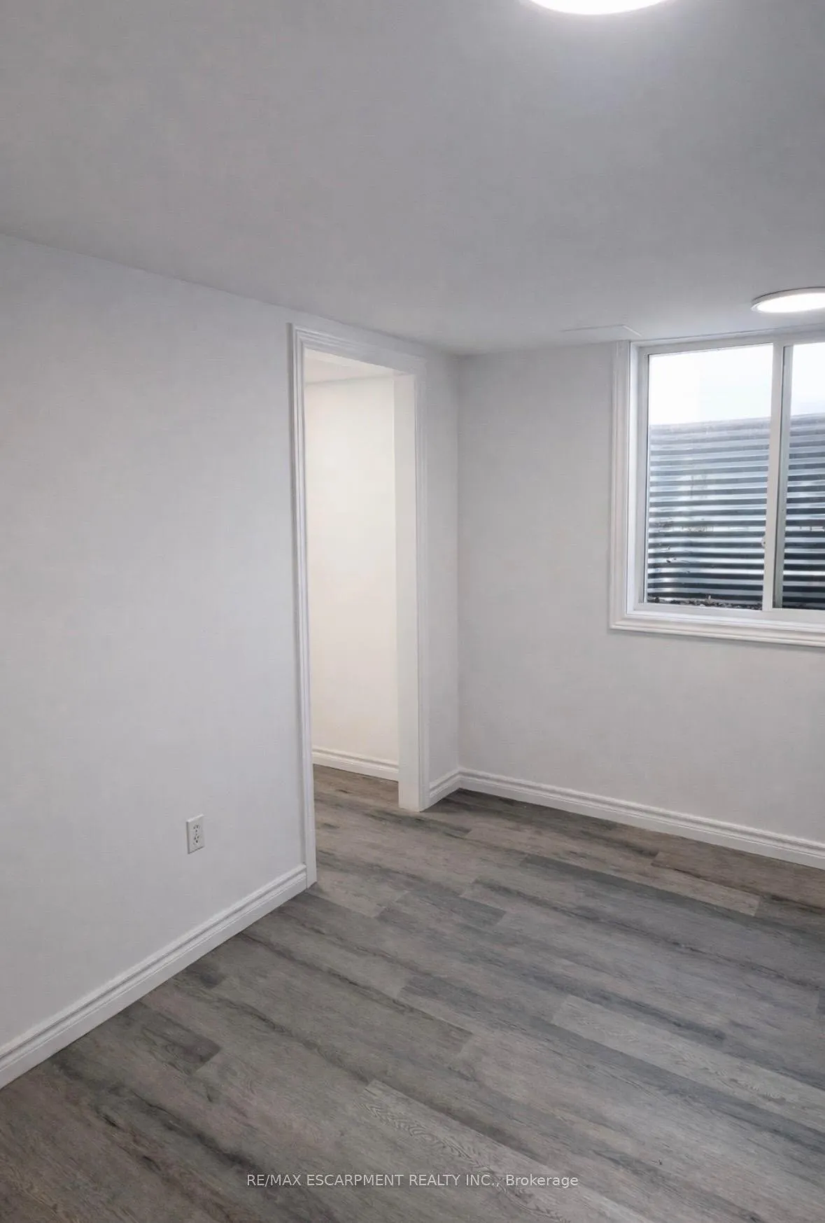 Photo 8 of Unit LOWER, 23 Ivanhoe Road, Brantford, Brier Park — HOMEH