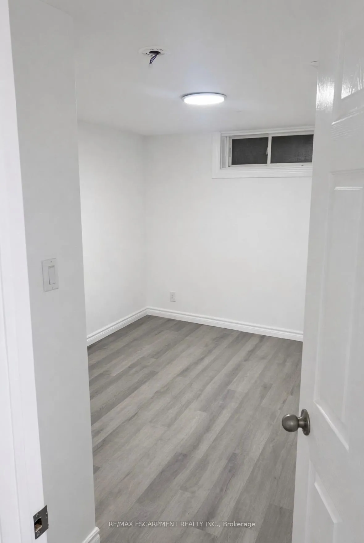 Photo 12 of Unit LOWER, 23 Ivanhoe Road, Brantford, Brier Park — HOMEH